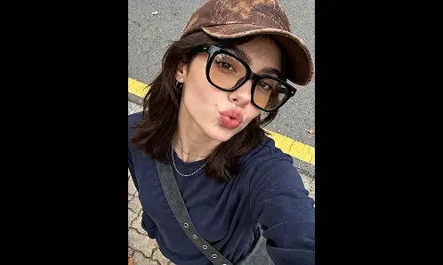 KI-Foto-Hintergrund online kostenlos erweitern